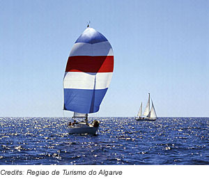 Segelboot an der Algarve, Portugal