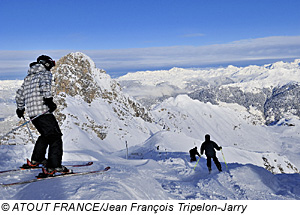 Skifahrer in den Savoyer Alpen