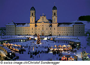 Weihnachtsmarkt vor dem Kloster Einsiedeln