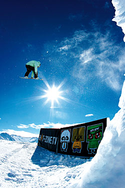 Snowboarder im Zillertal, Tirol