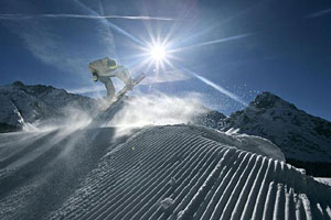 Snowboarder in der Zugspitz Arena in Tirol
